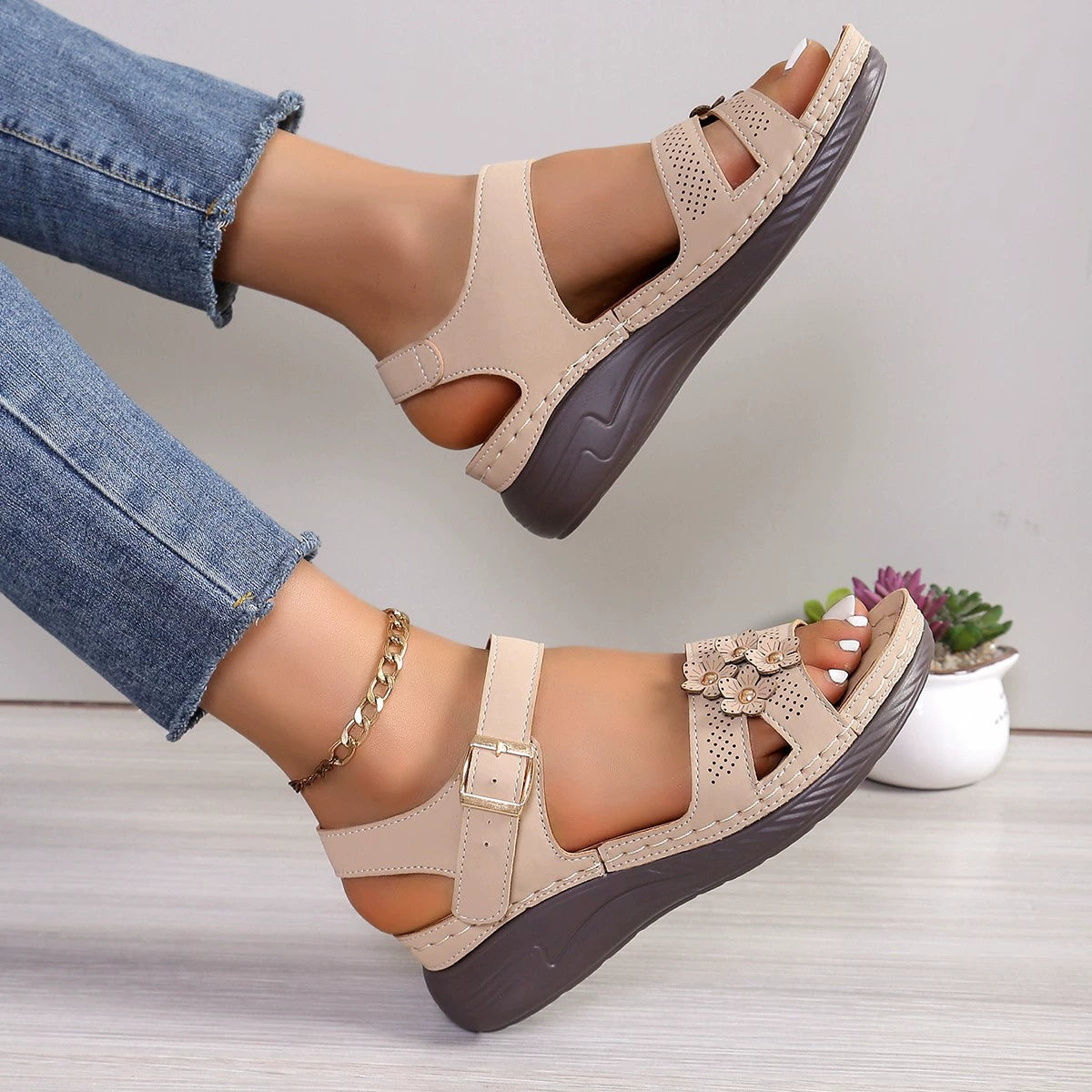 ZARELIA ORTHOPEDIC WEDGE SANDALS