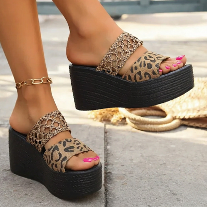 Solara Wedge