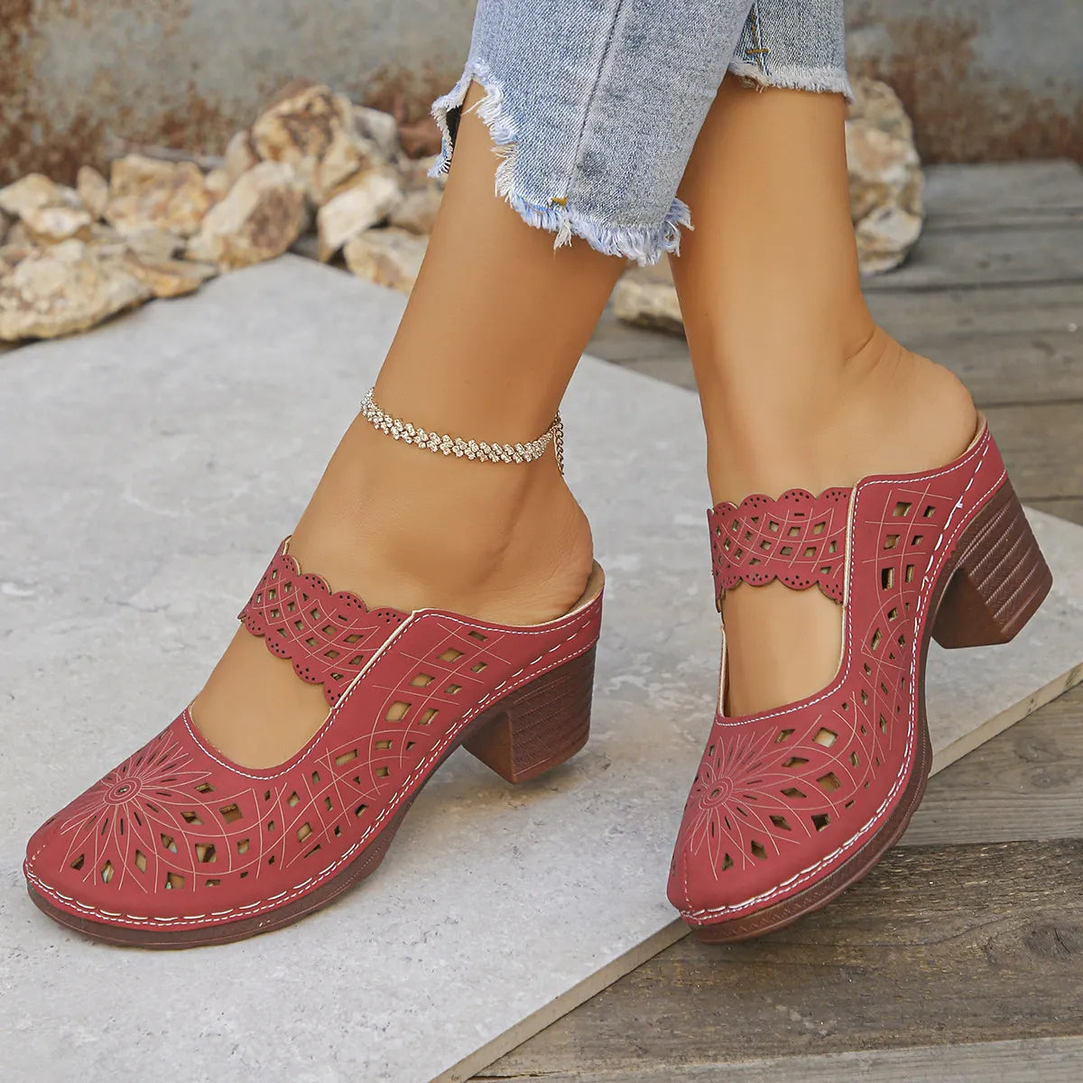Women's orthopedic sandals with cutouts and breathable lining for all-day comfort