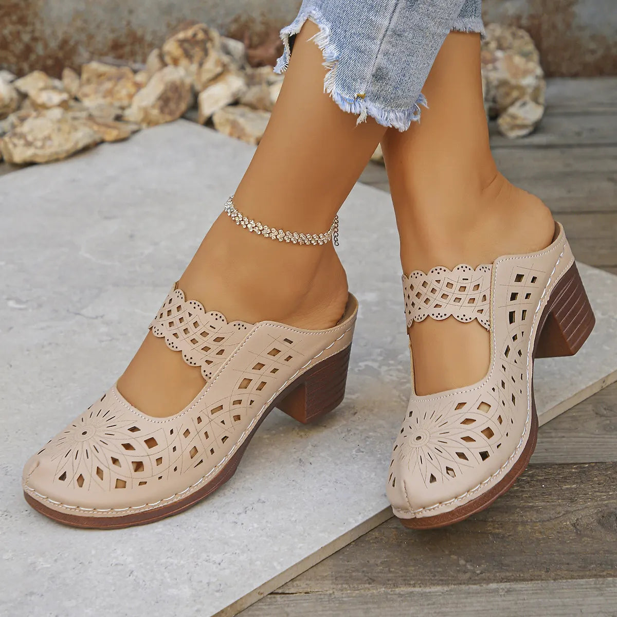 Women's orthopedic sandals with cutouts and breathable lining for all-day comfort