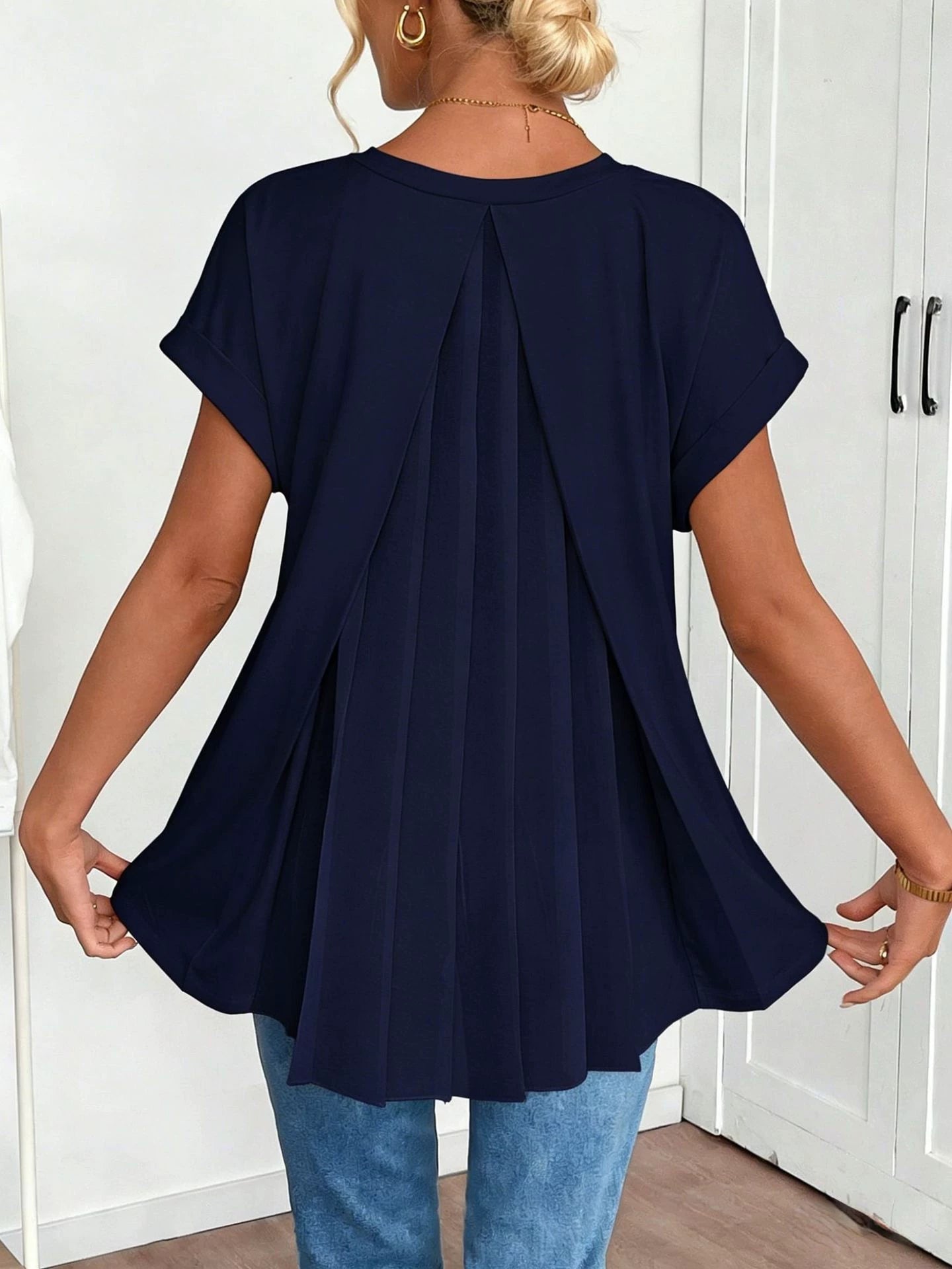 PLEVIRA V-NECK PLEATED TOP