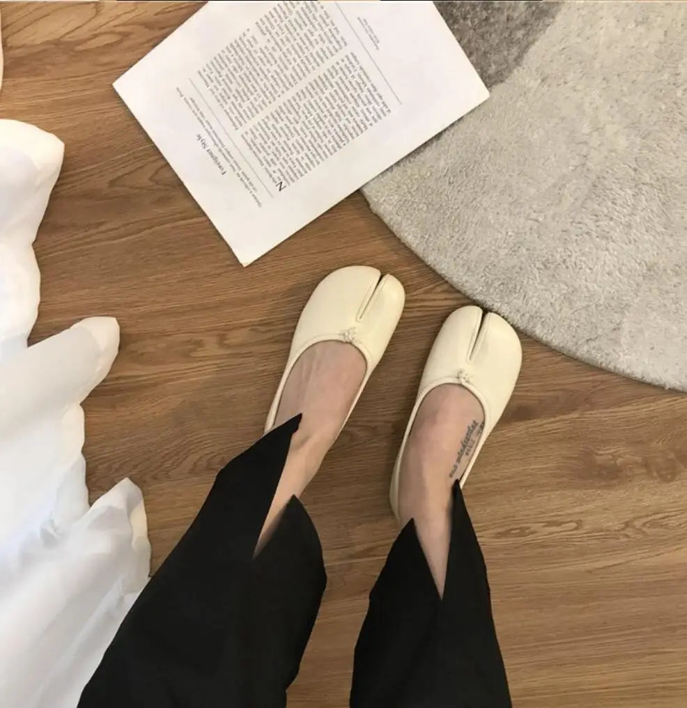 Naomi Japanese Tabi Leather Flats for Sensitive Feet