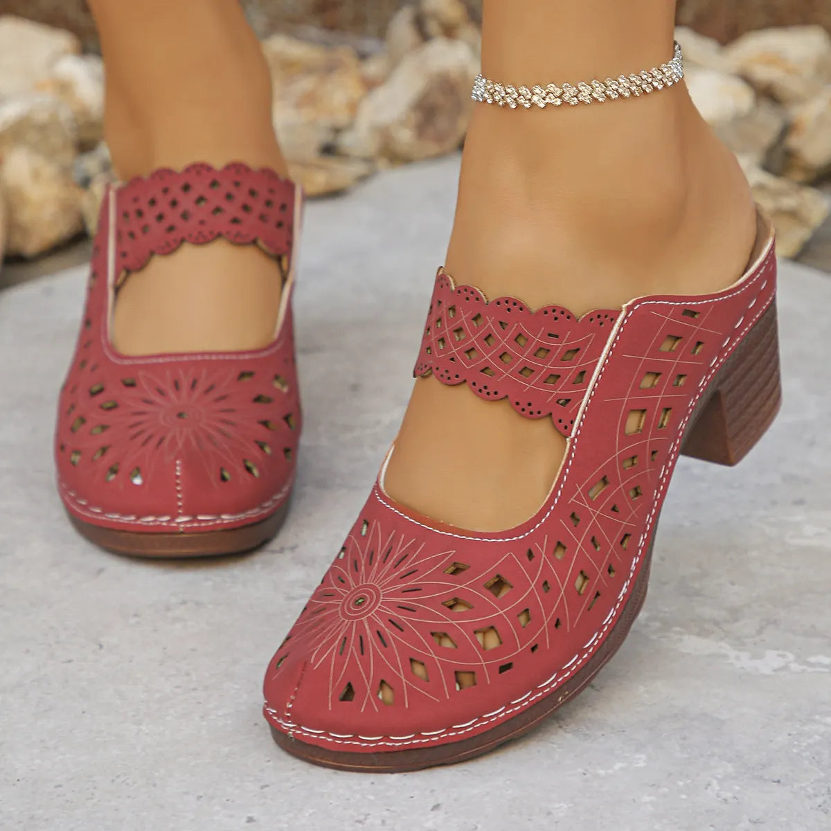 Women's orthopedic sandals with cutouts and breathable lining for all-day comfort
