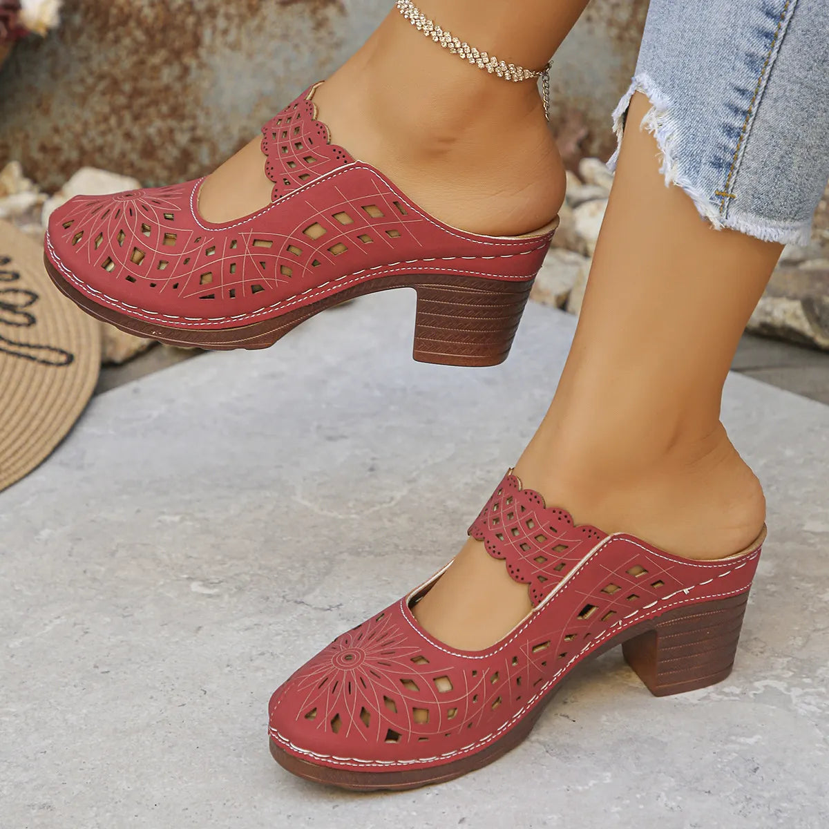 Women's orthopedic sandals with cutouts and breathable lining for all-day comfort