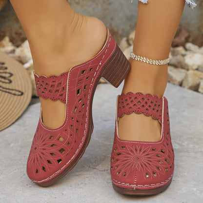 Women's orthopedic sandals with cutouts and breathable lining for all-day comfort